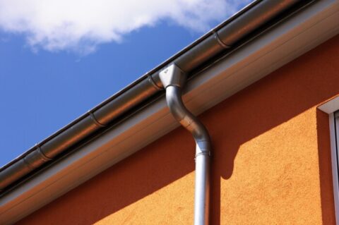 雨のシーズンを迎える前に雨樋修理はいかがですか？