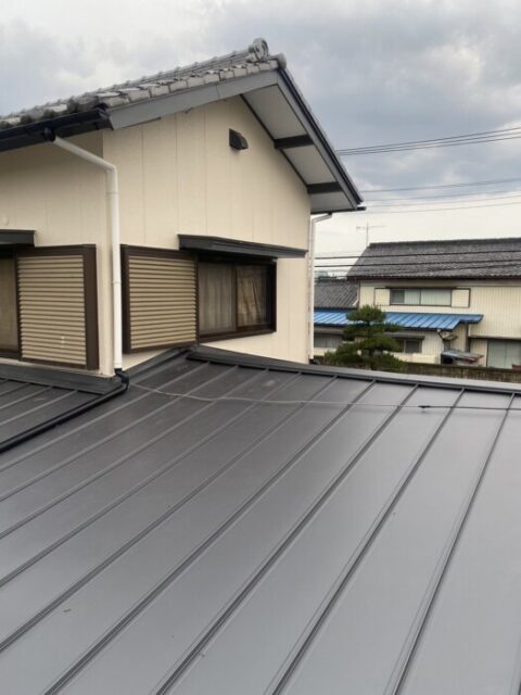 建築板⾦⼯事の専門家！	青木板金です！